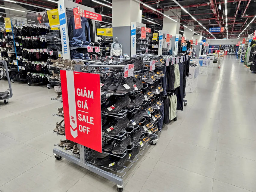Hình ảnh các mẫu giày đá bóng đa dạng tại Decathlon