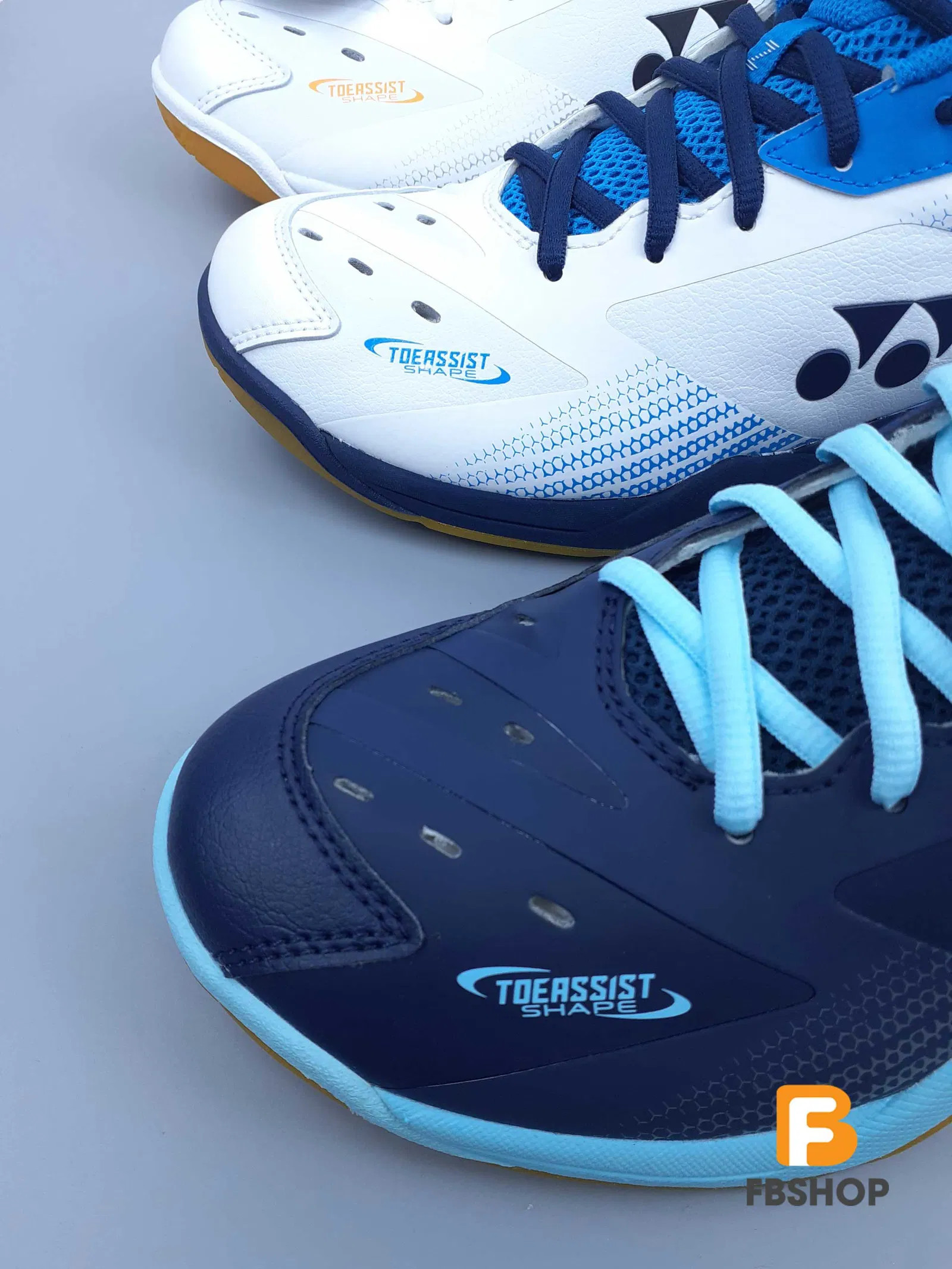 Hình ảnh mặt bên và mặt dưới đế giày Yonex 65Z3 thể hiện công nghệ Hexagrip và các chi tiết hỗ trợ khác
