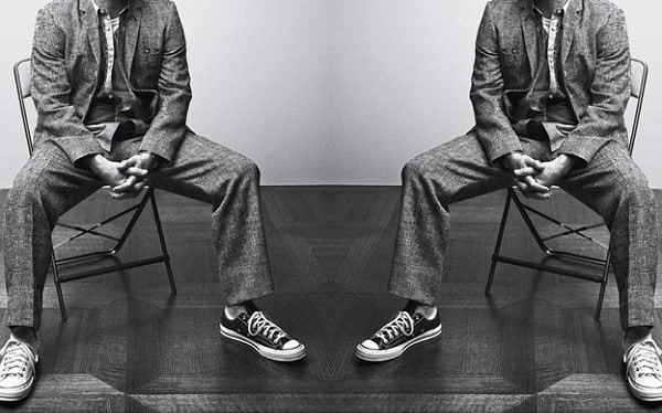 Hình ảnh minh họa về những đôi giày Plimsoll cổ điển, tiền thân của sneaker hiện đại