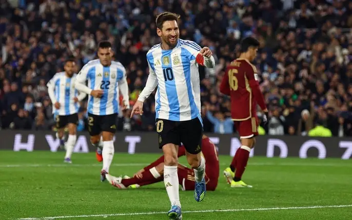 Hình Ảnh Ronaldo Và Messi Quảng Cáo Giày: Biểu Tượng Và Thông Điệp