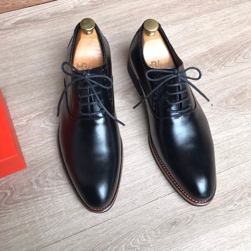 Lợi ích thuê giày tây nam TPHCM