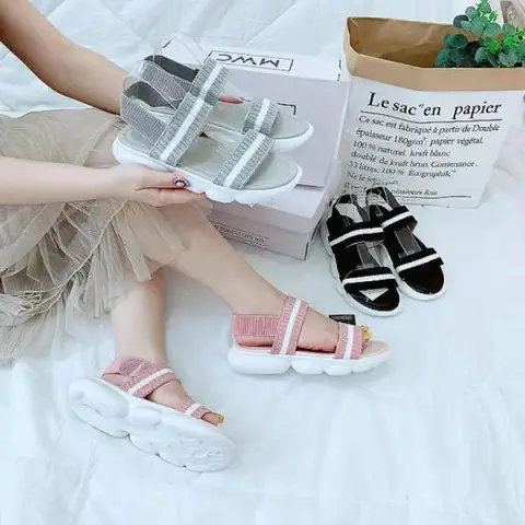 Sandal thanh lịch – Kết hợp giữa hiện đại và truyền thống Sandal thanh lịch – Kết hợp giữa hiện đại và truyền thống