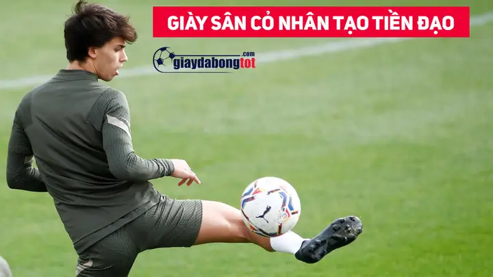 Chọn giày cho tiền đạo trên sân cỏ nhân tạo