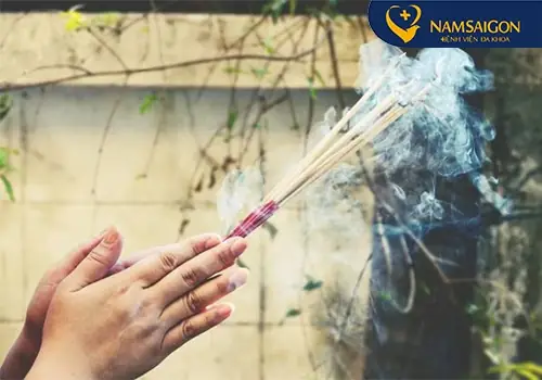Tác hại khủng khiếp của khói hương với sức khỏe
