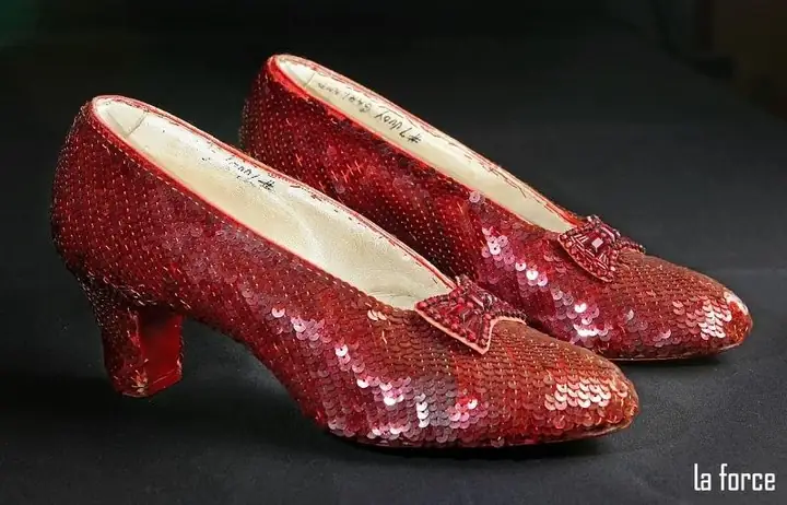 6. Harry Winston Ruby slippers ($3 triệu USD) 6. Harry Winston Ruby slippers ($3 triệu USD)