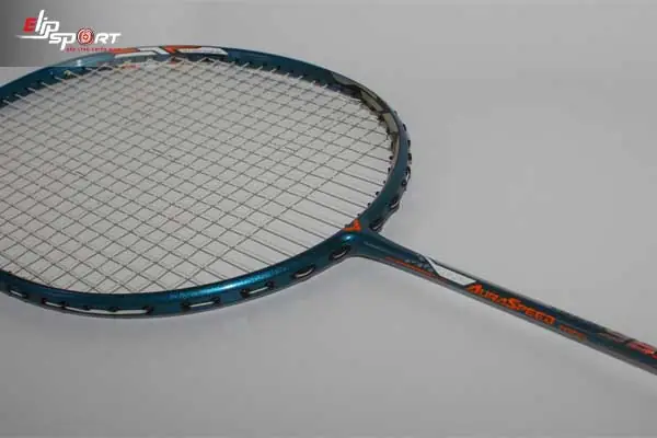 Những Đôi Giày Yonex Dưới 2 Triệu: Tìm Hiểu Có Gì Đáng Giá?