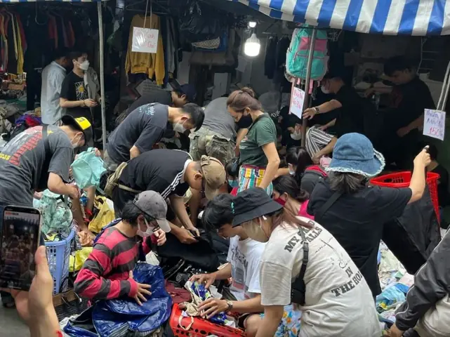 Chợ Hoàng Hoa Thám: Chợ Đồ Si Lớn Nhất Sài Gòn Chợ Hoàng Hoa Thám: Chợ Đồ Si Lớn Nhất Sài Gòn