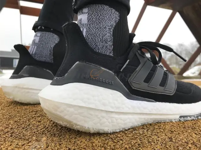 Ngoài hình Ultra Boost 21 khác biệt Ngoài hình Ultra Boost 21 khác biệt