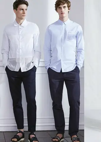 Quần Tây Sơ Mi Trắng Mang Giày Vans: Phối Sao Cho Chuẩn?