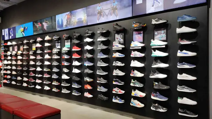 1. Mua tại các shop bán hàng xách tay uy tín 1. Mua tại các shop bán hàng xách tay uy tín