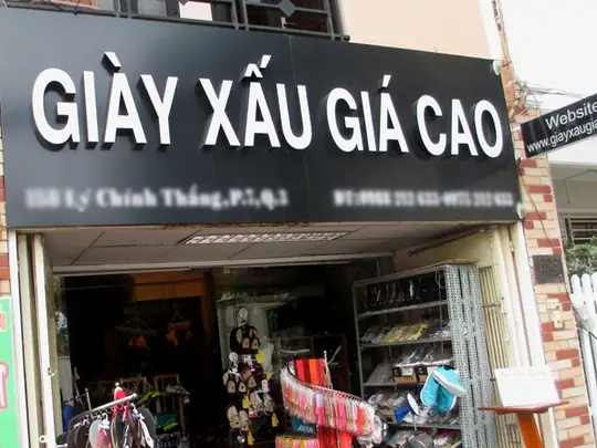 (nlđo) - Không Hài Lòng Với Công Việc Giám Sát Công Trình, Đại Phát Đã Bỏ Công Việc Đúng Chuyên Ngành Của Mình Để Đi Kinh Doanh Giày Với Thương Hiệu Khá Sốc: Giày Xấu Giá Cao