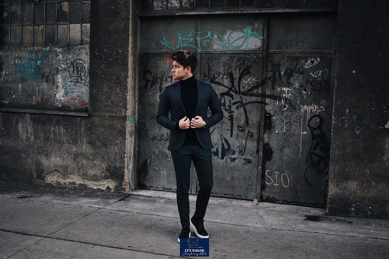 Sneaker cổ thấp giúp tổng thể trang phục gọn gàng và hiện đại hơn