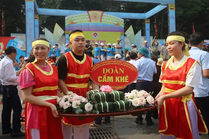 Giỗ Tổ Hùng Vương 2024: Hội Thi Gói, Nấu Bánh Chưng Và Giã Bánh Giầy