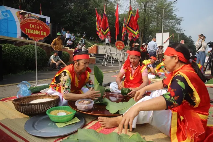 Giỗ Tổ Hùng Vương 2024: Hội Thi Gói, Nấu Bánh Chưng Và Giã Bánh Giầy