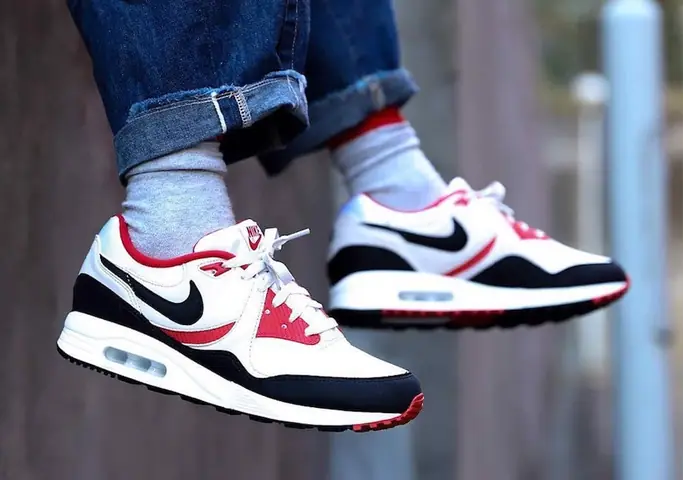 1989 – Nike Air Max Light 1989 – Nike Air Max Light
