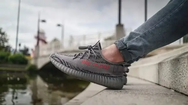 Sự ra đời của giày Yeezy 350 v2 chính hãng Sự ra đời của giày Yeezy 350 v2 chính hãng