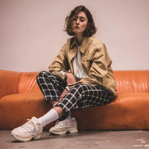 Phối Đồ Với Adidas Ozweego Cùng Áo Khoác Denim Phối Đồ Với Adidas Ozweego Cùng Áo Khoác Denim