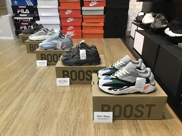 Giới thiệu Yeezy 700