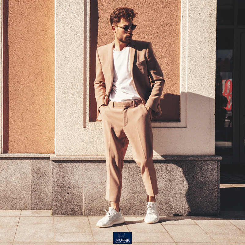 Vest màu be mang lại cảm giác nhẹ nhàng, thanh lịch