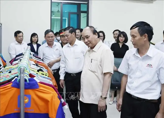 Chủ Tịch Nước Thăm Mô Hình Sản Xuất Kinh Doanh Dệt May Hiệu Quả Tại Hải Phòng