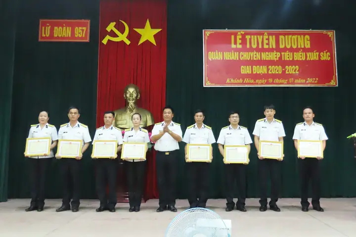 Chủ Tịch Nước Nguyễn Xuân Phúc Thăm Mô Hình Dệt May Hiệu Quả Tại Hải Phòng
