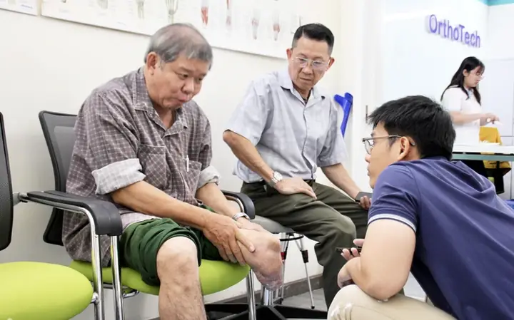 Làng Quy Hòa đầy hoa bên bờ biển Quy Nhơn thành điểm du lịch